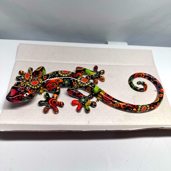 Plastic hanging multicolored geiko 9” long 4” wide decor - Picture 1 of 2